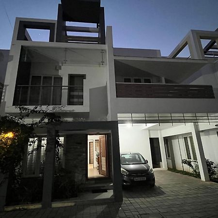 Hotel Avuraa Hospitality India Madrás Exterior foto